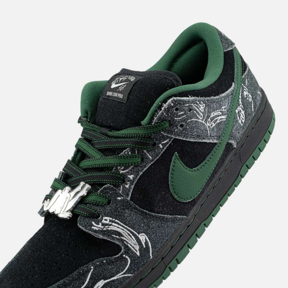 SB Dunk Low There Skateboards