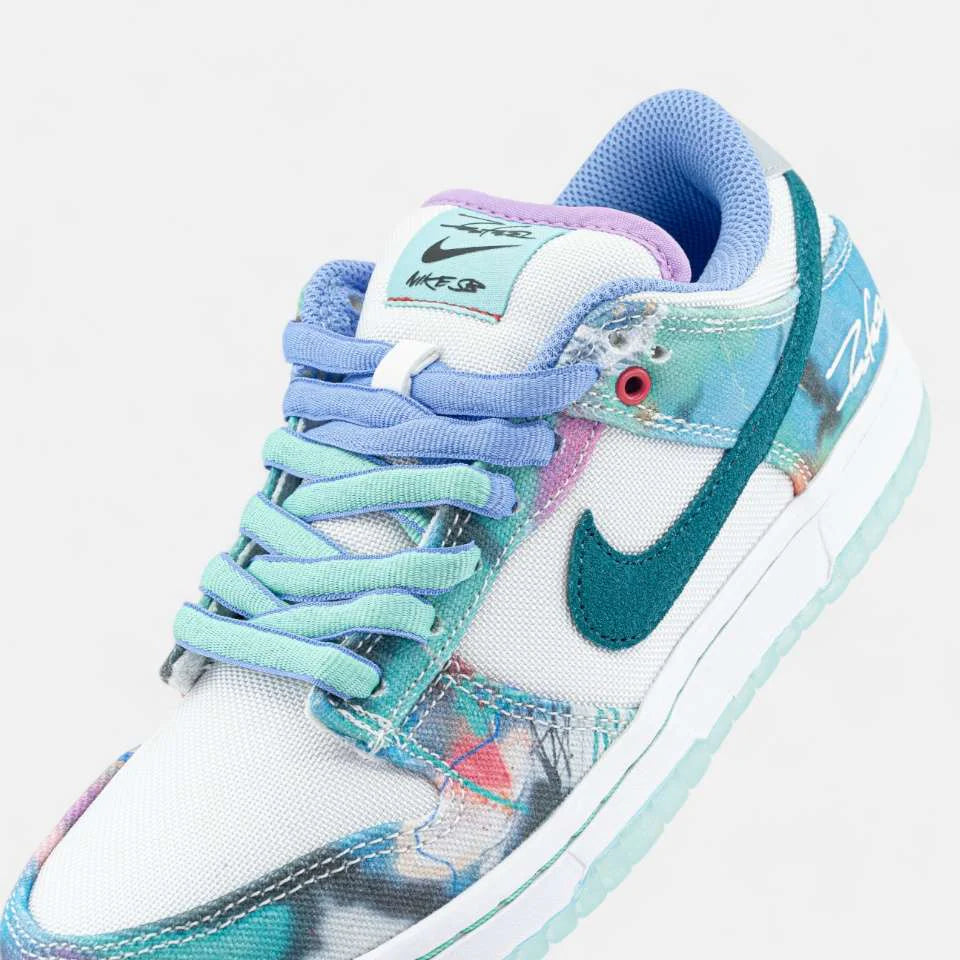 SB Dunk Low Futura Laboratories Bleached Aqua
